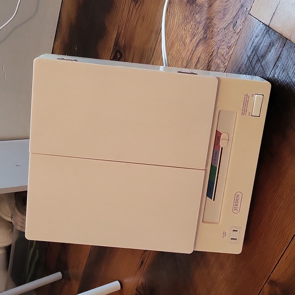 Jerdon Vanity Mirror with Lights - Picture 2 of 4